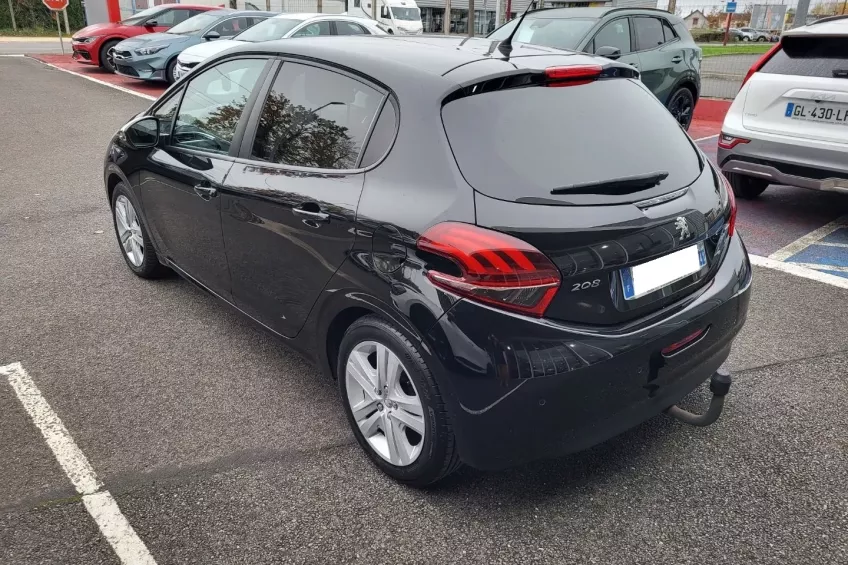 Peugeot 208 1.2 STYLE 5P + ATT